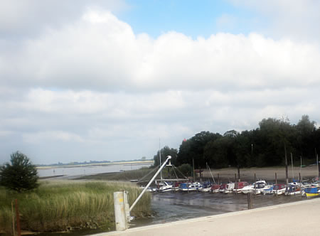 Sportboothafen in Sandstedt an der Weser